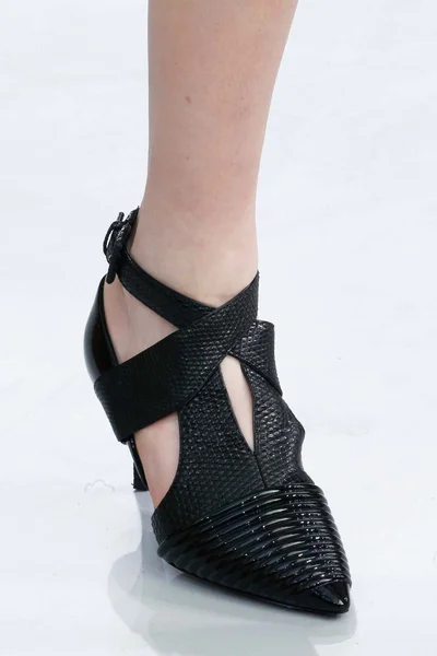 Look 16